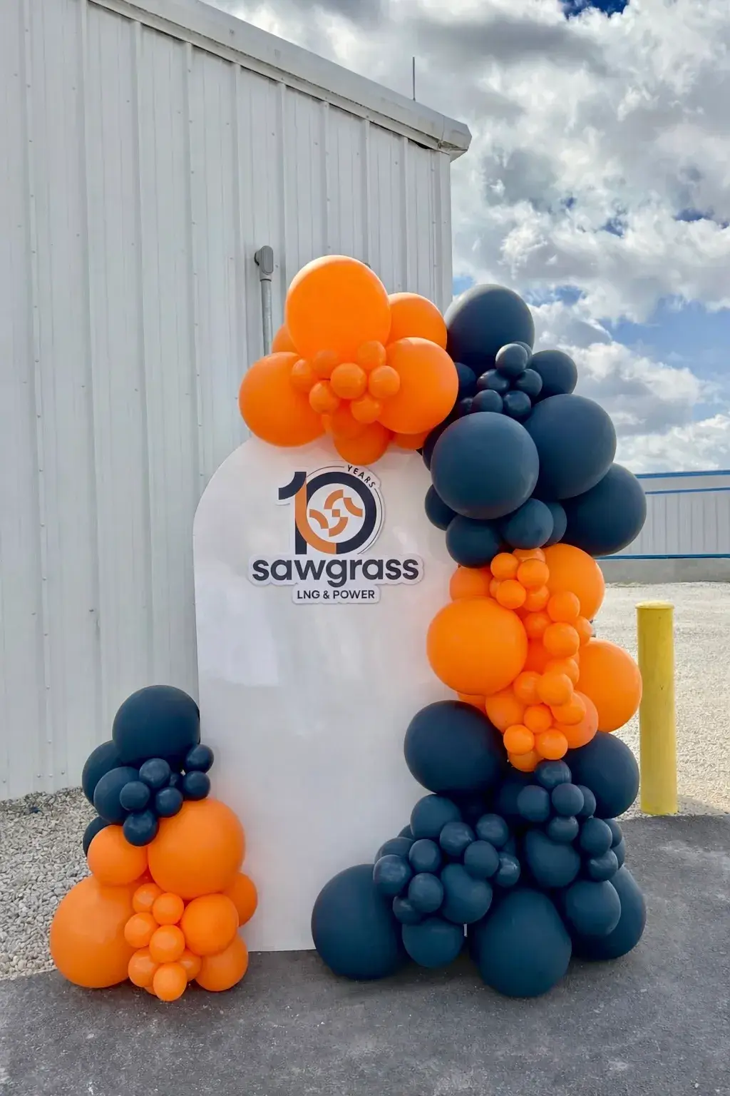 Anniversary balloon decorations in Miami — photo 1