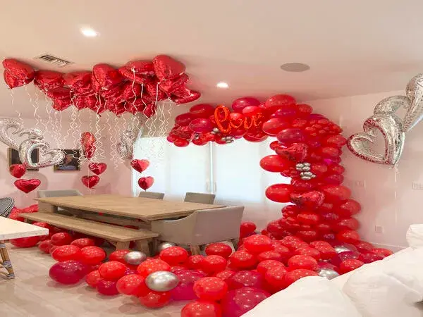 Anniversary balloon decorations in Miami — photo 5