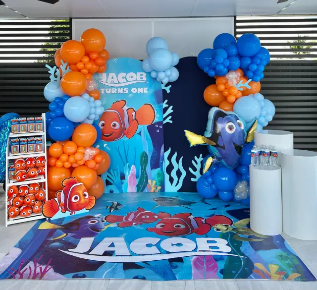 Birthday balloon decorations in Miami