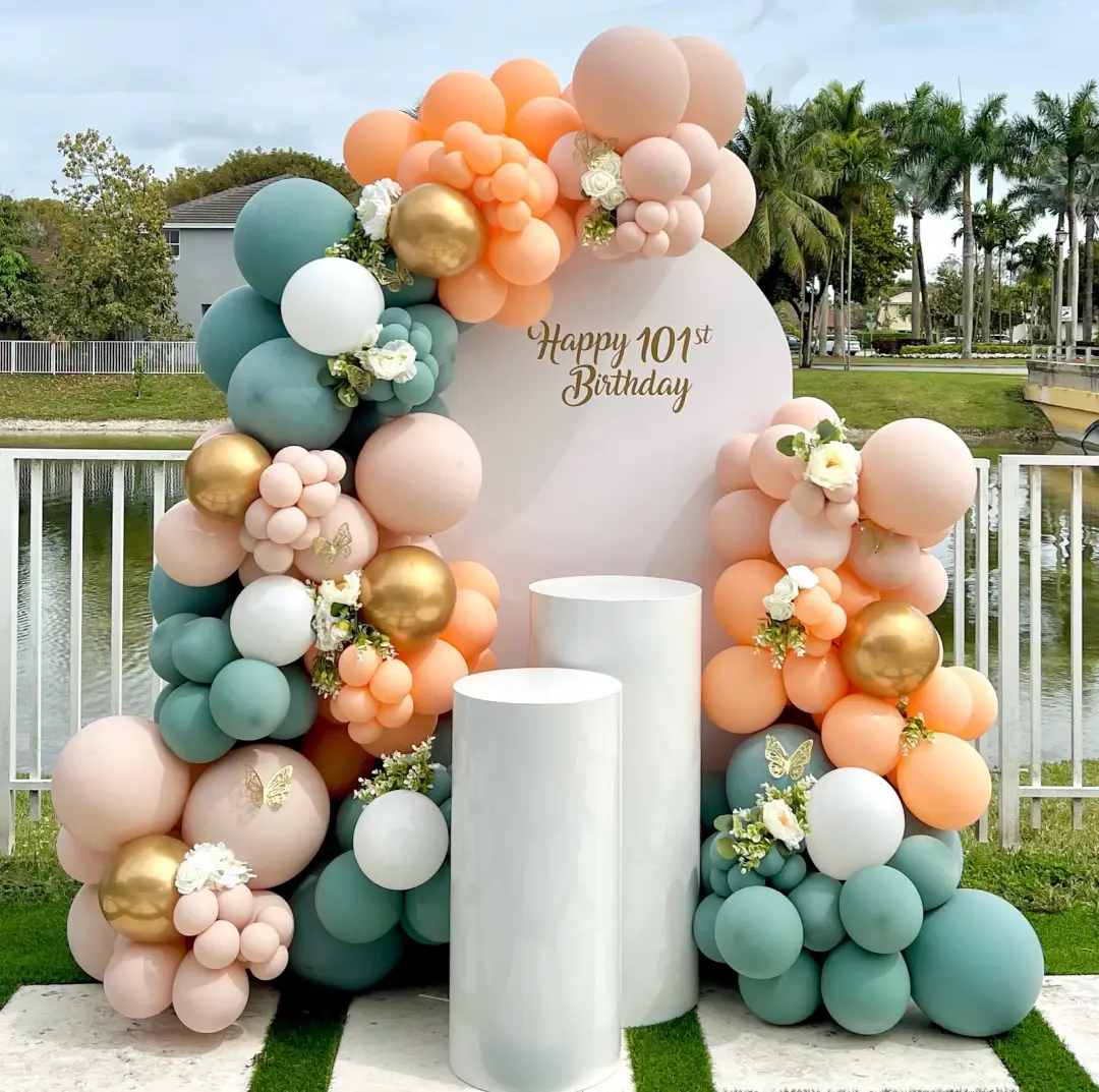 Birthday balloon decorations in Miami — photo 1