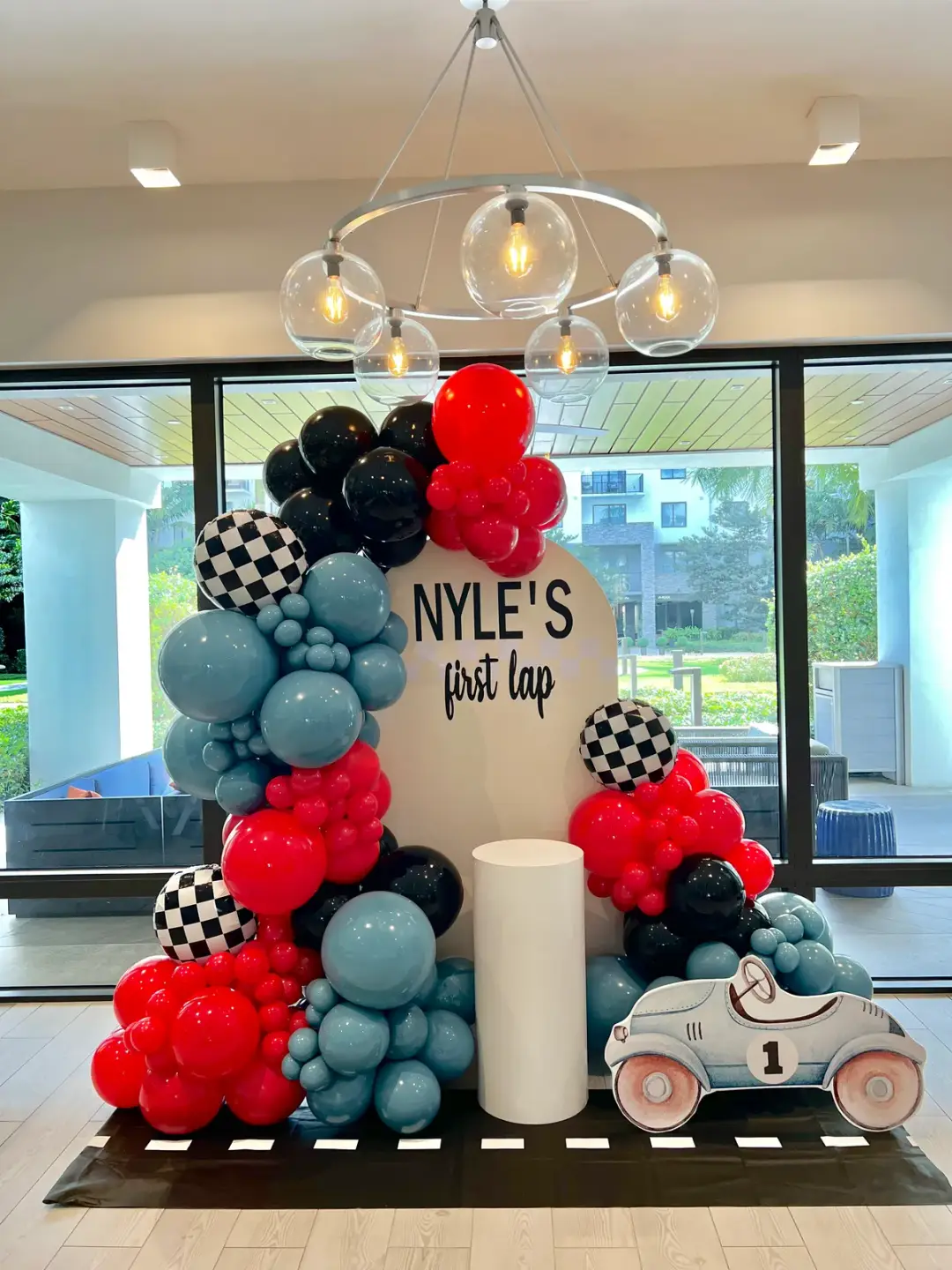 Birthday balloon decorations in Miami — photo 2