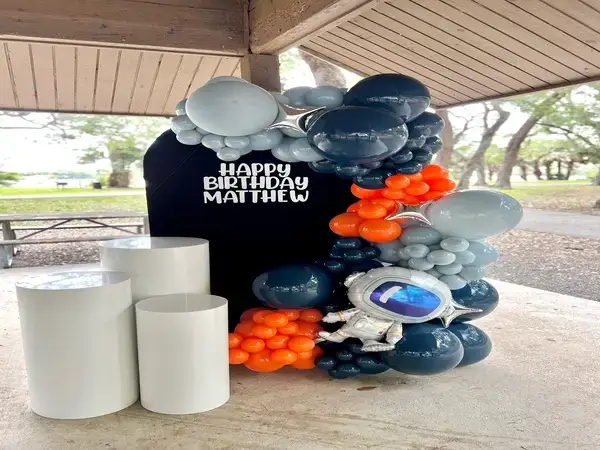 Birthday balloon decorations in Miami — photo 33