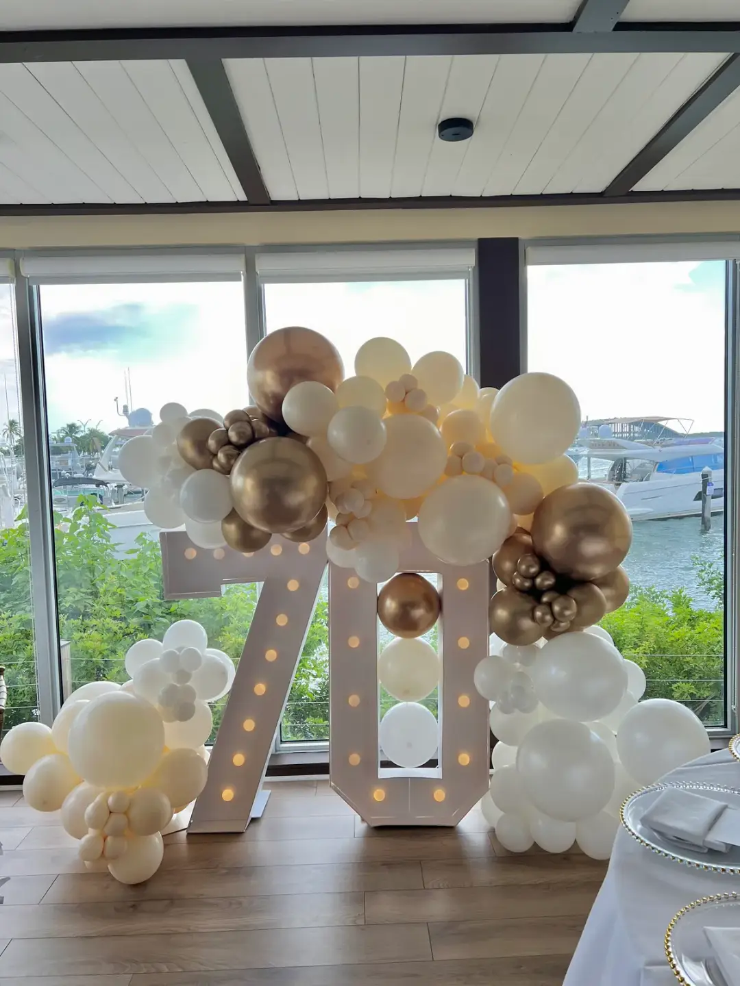 Birthday balloon bouquets in Miami — photo 4