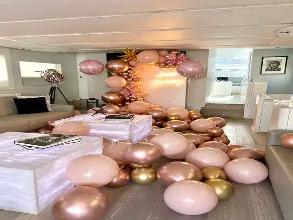 Birthday balloon decorations in Miami — photo 44