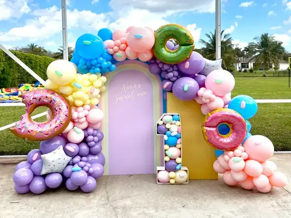 Birthday balloon decorations in Miami — photo 45
