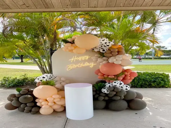 Birthday balloon decorations in Miami — photo 47