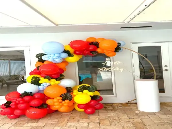 Birthday balloon decorations in Miami — photo 49