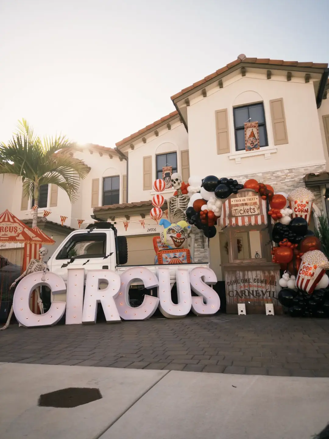 Holiday balloon decorations in Miami — photo 2