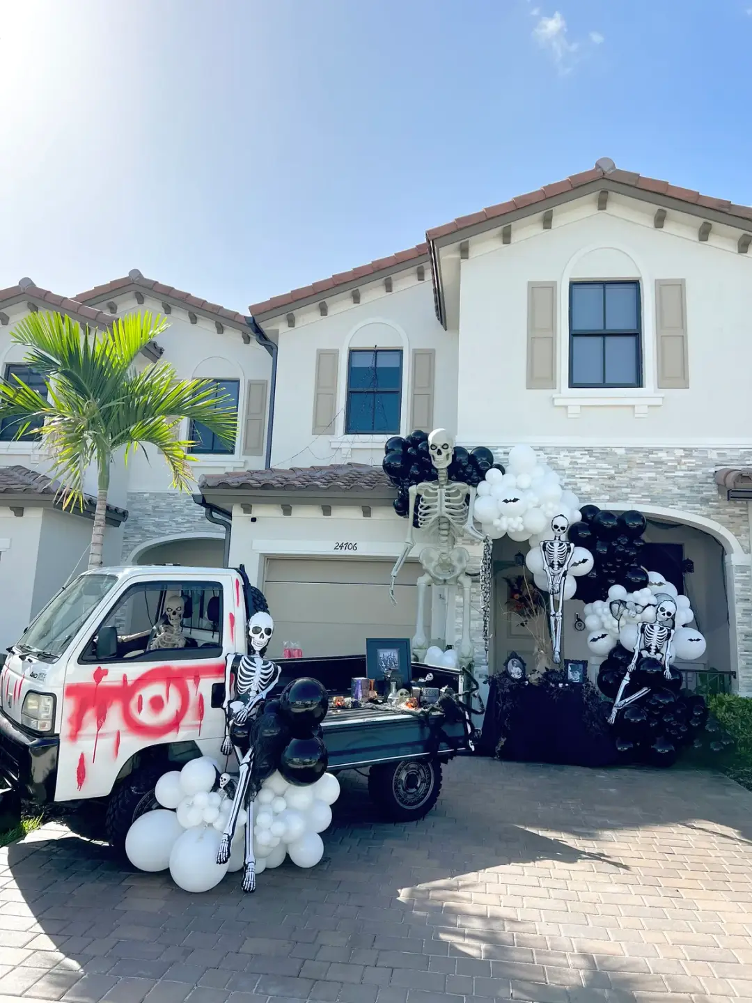Holiday balloon decorations in Miami — photo 5