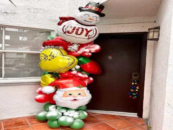 Holiday balloon decorations in Miami — photo 6