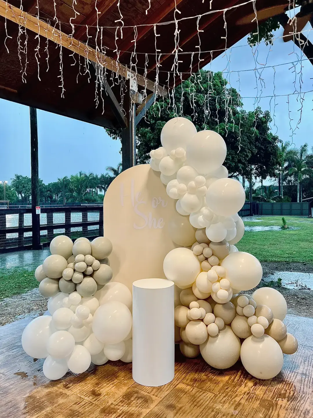 Gender Reveal balloon decorations in Miami — photo 1