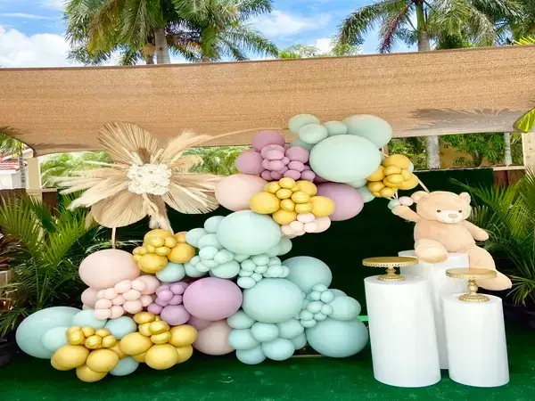 Gender Reveal balloon decorations in Miami — photo 4