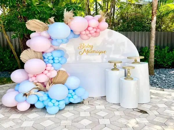 Gender Reveal balloon decorations in Miami — photo 7