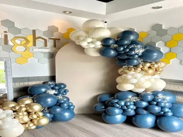 Graduation balloon decorations in Miami — photo 1