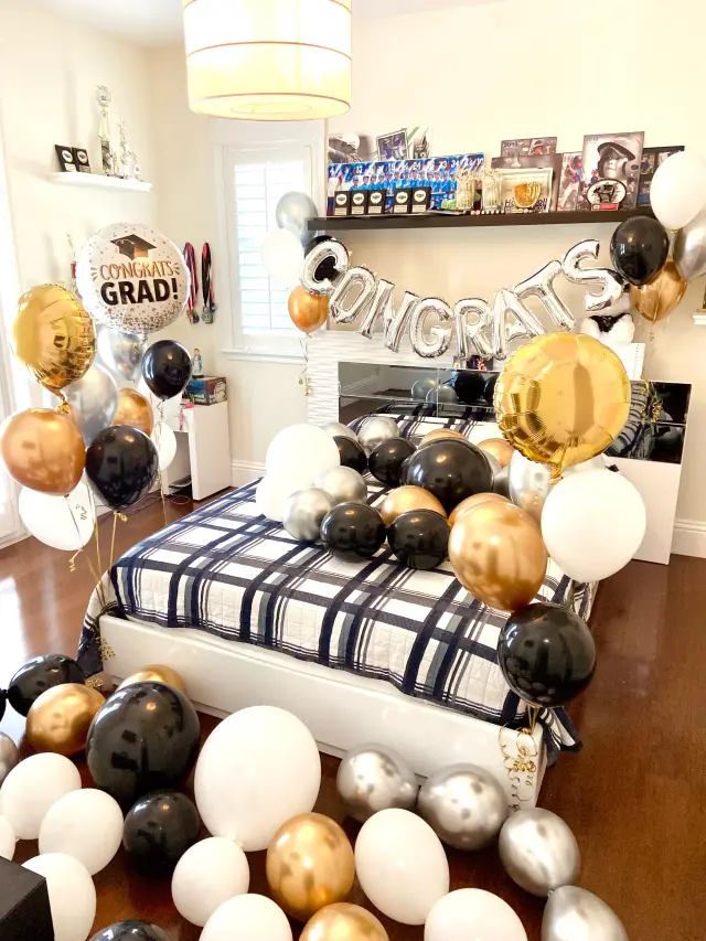 Graduation balloon decorations in Miami