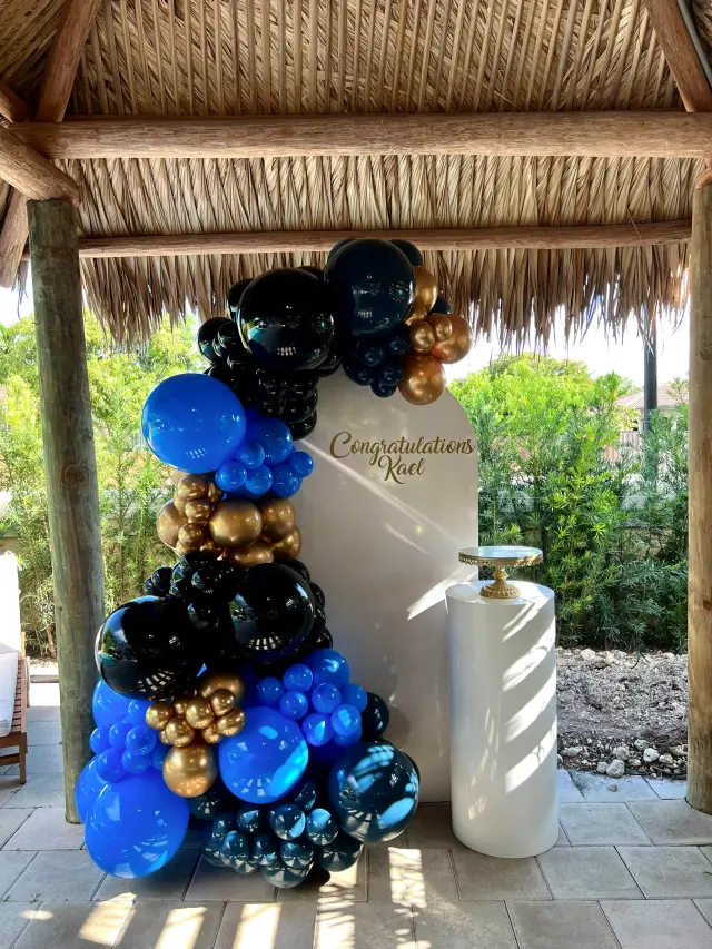 Graduation balloon decorations in Miami